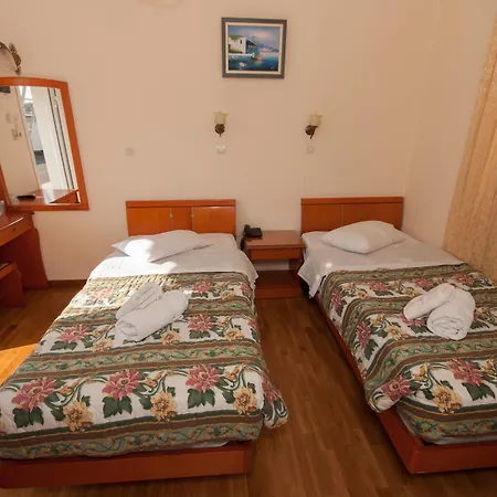 Cecil Hotel 2*