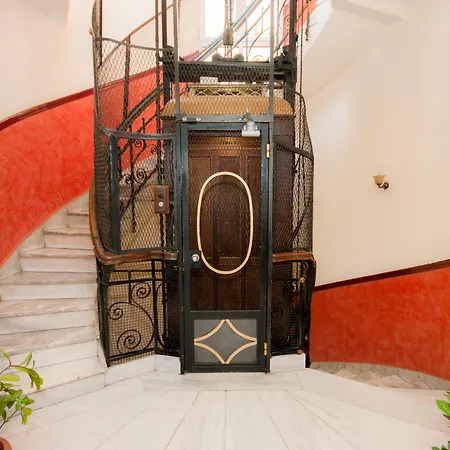 Cecil Hotel 2*